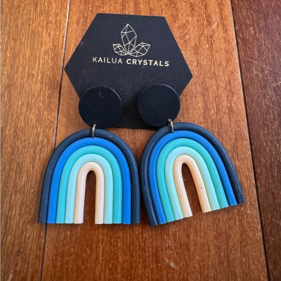 🌈 💙🩵🤍 Blue rainbow earrings. Brand new, never worn. - Picture 1 of 2